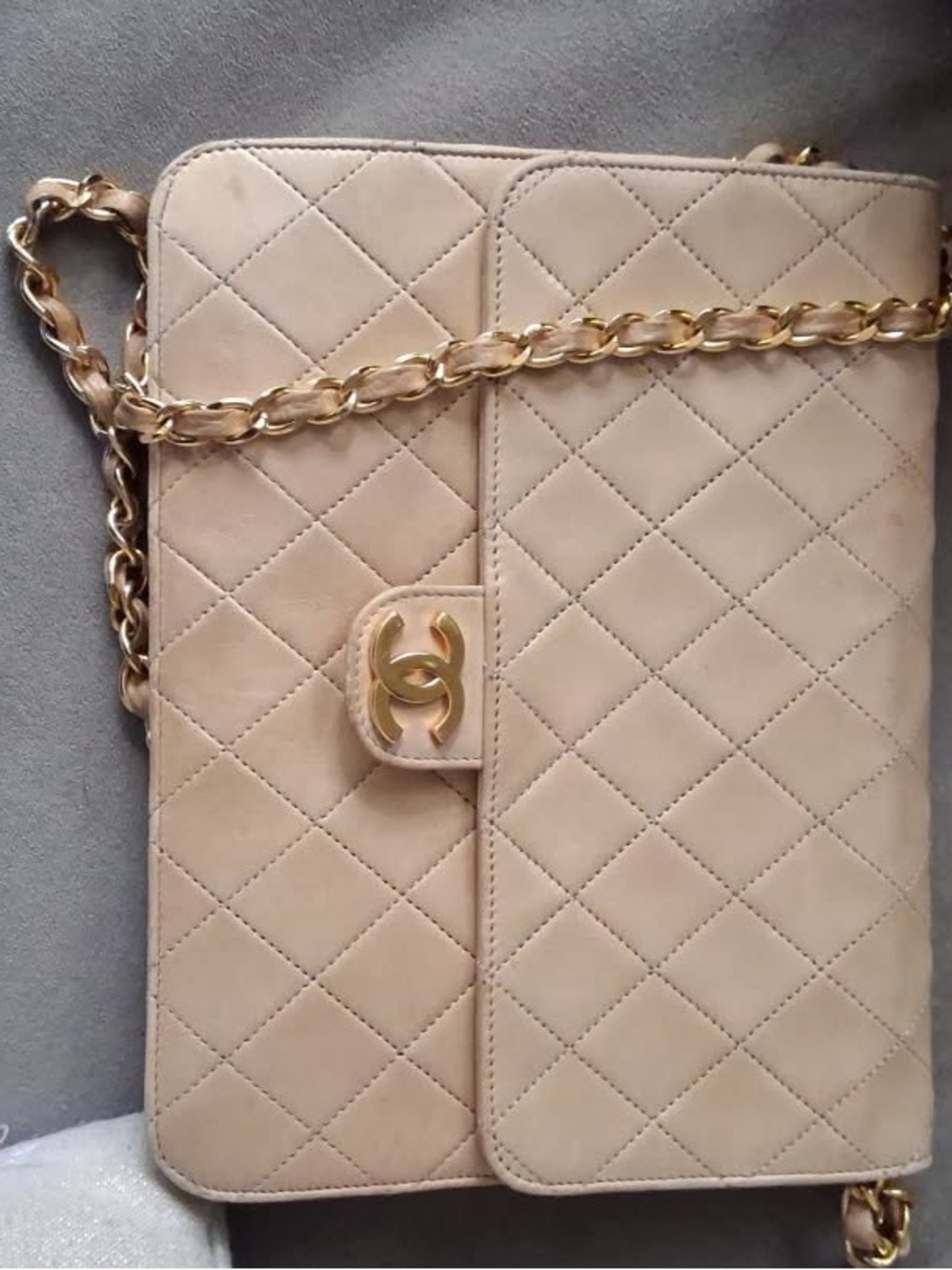 CHANEL Beige Quilted Shoulder Bag with Gold Chain